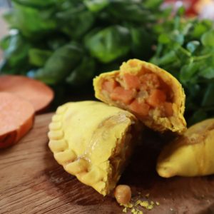 Empanada zoete aardappel met kokos en curry (vegan)