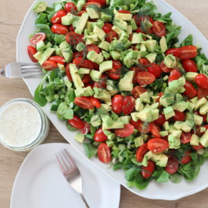 Mini trostomaatjes -avocado – dille salade